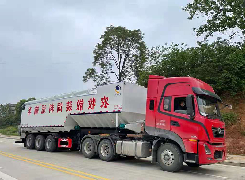 60方半掛飼料車